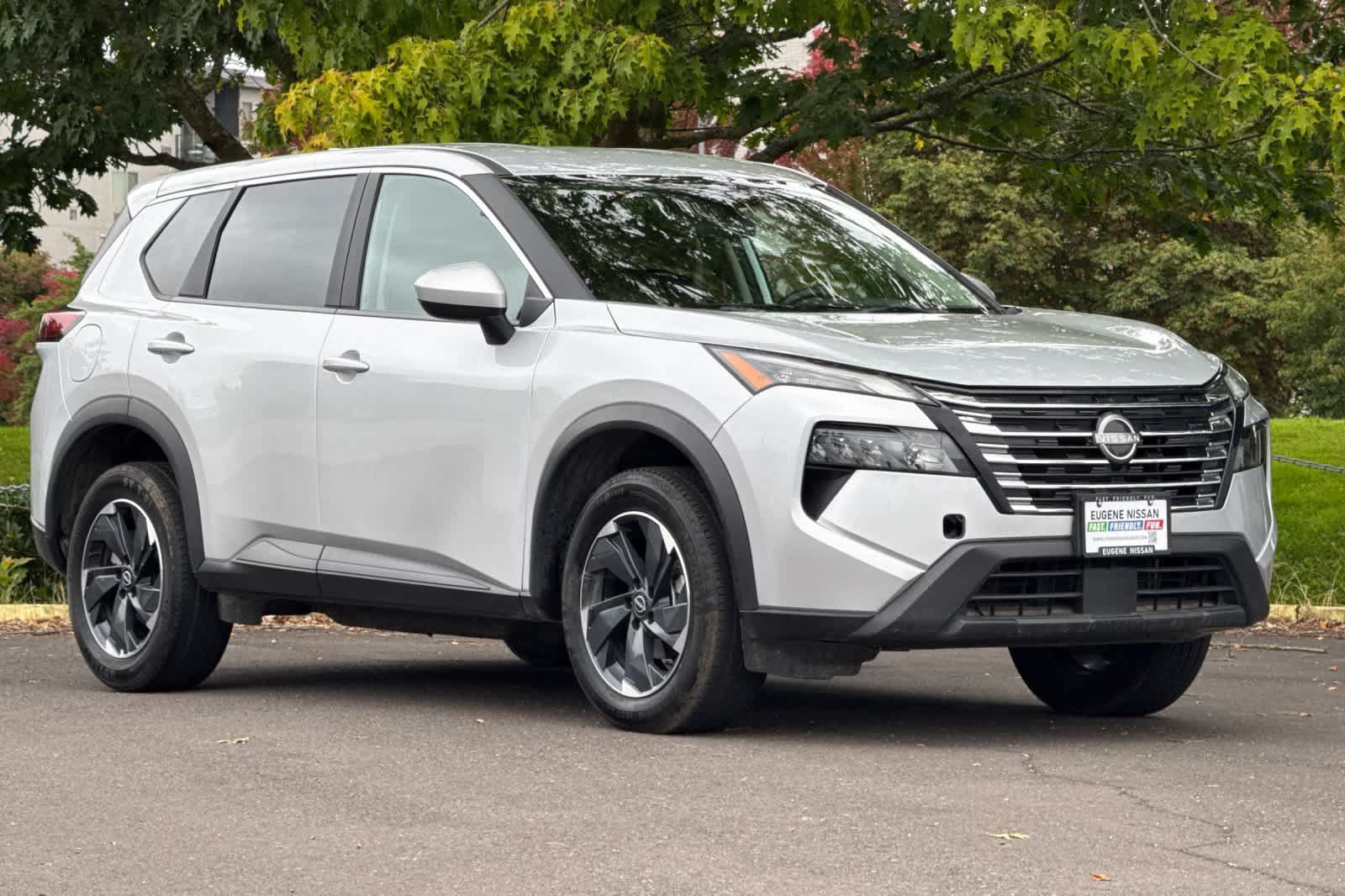 Used 2024 Nissan Rogue SV AWD/4WD image 9
