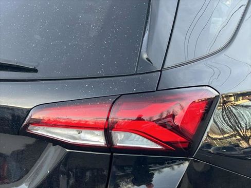 Used 2023 Chevrolet Equinox Premier image 9