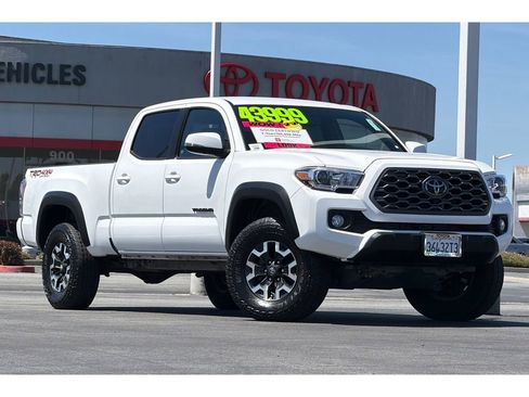 Certified 2023 Toyota Tacoma TRD Off-Road w/ Advanced Technology Package AWD/4WD image 2