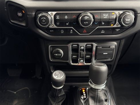 New 2025 Jeep Gladiator Sport image 16