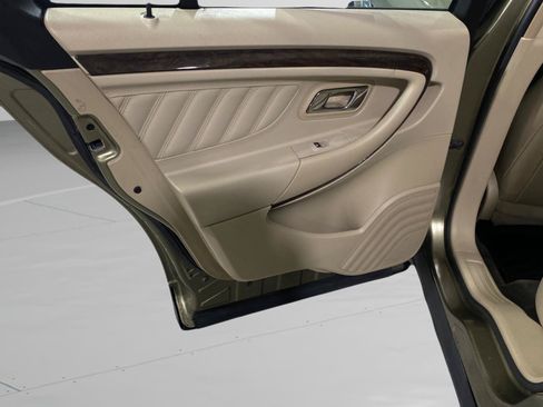 Used 2013 Ford Taurus Limited FWD image 10