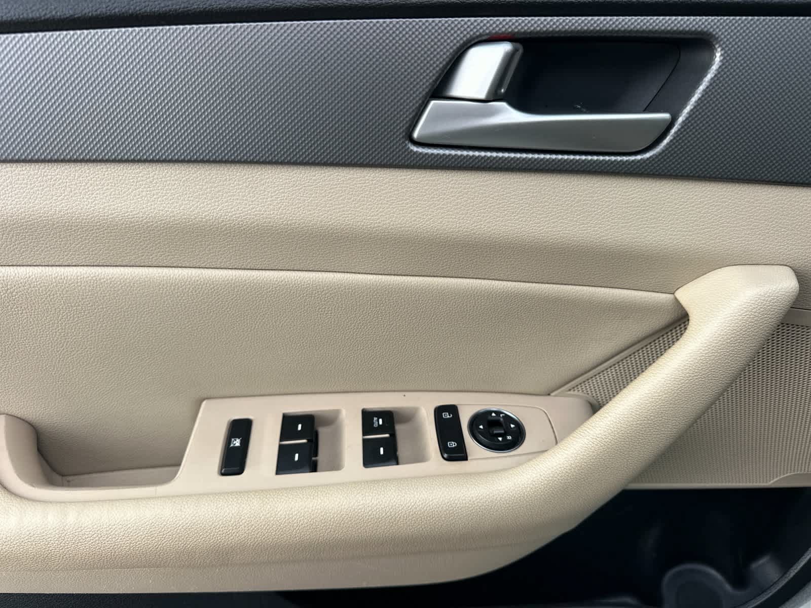 Used 2015 Hyundai Sonata SE w/ Option Group 09 FWD image 13