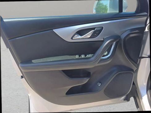 Used 2020 Chevrolet Blazer LT image 9