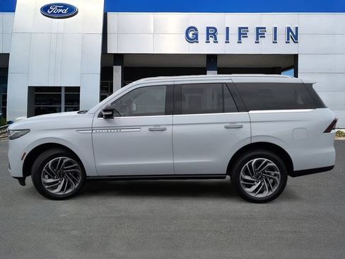 New 2026 Lincoln Navigator Reserve AWD/4WD image 10