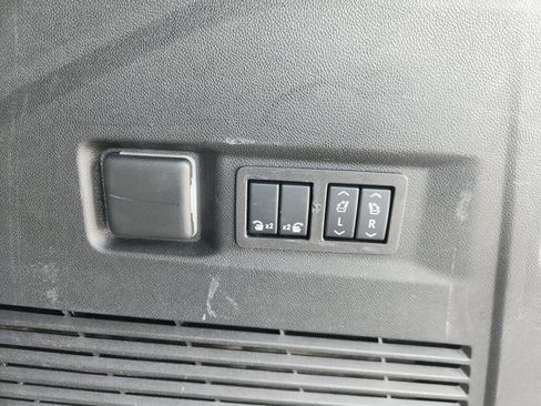Used 2024 Chevrolet Tahoe Premier AWD/4WD image 35