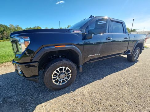 Used 2022 GMC Sierra 3500 AT4 AWD/4WD image 10