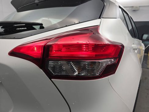 Used 2020 Nissan Kicks SR FWD image 16