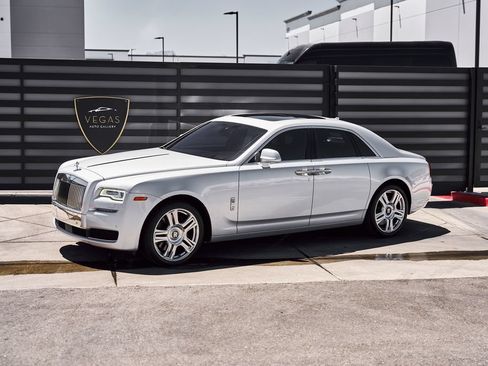 Used 2015 Rolls-Royce Ghost RWD image 6