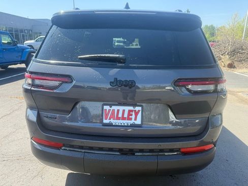 Used 2024 Jeep Grand Cherokee L Altitude AWD/4WD image 4