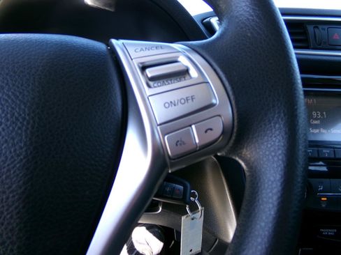 Used 2015 Nissan Rogue S AWD/4WD image 16