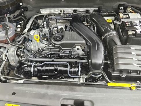 Used 2024 Volkswagen Taos SE image 31