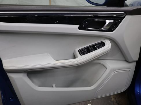 Used 2016 Porsche Macan S w/ Infotainment Package AWD/4WD image 16