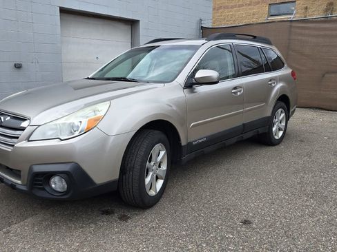 Used 2014 Subaru Outback 2.5i Premium w/ Moonroof Package image 4