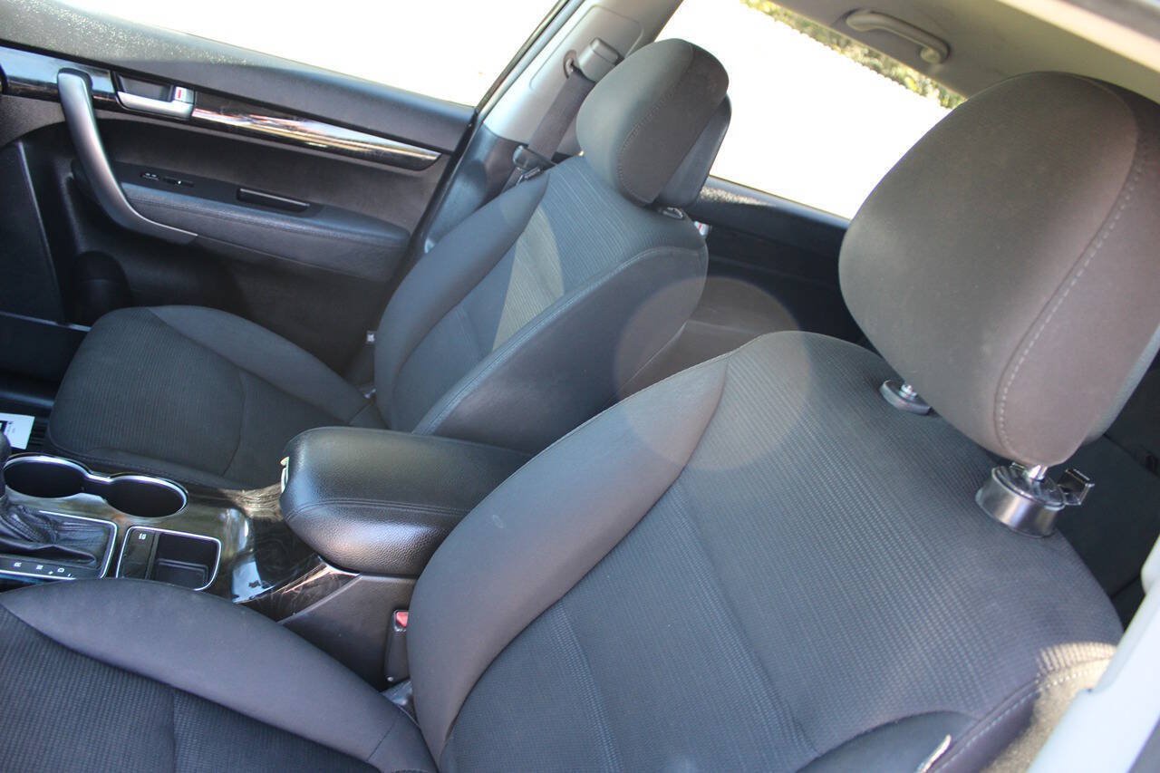 Used 2014 Kia Sorento LX FWD image 18