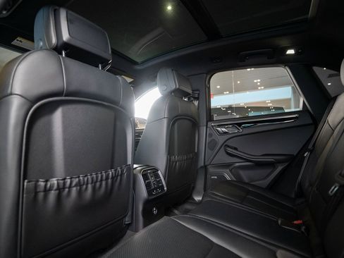 Used 2025 Porsche Macan image 16