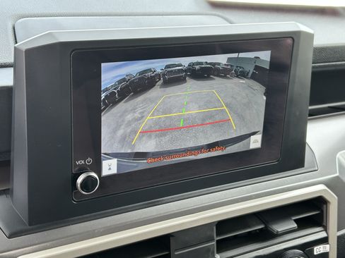 Certified 2025 Toyota Tacoma TRD Off-Road AWD/4WD image 28