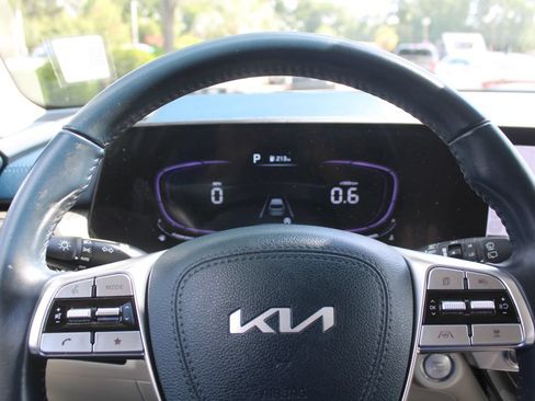 Used 2024 Kia Telluride EX w/ EX Captain's Chair Package FWD image 29