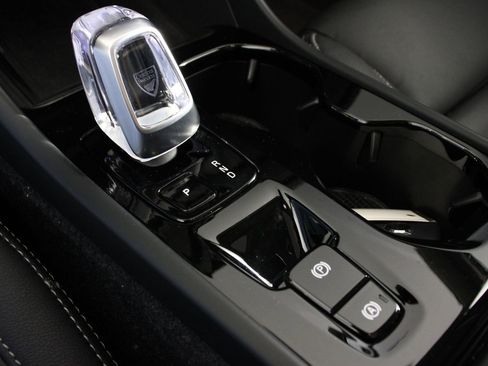 Certified 2026 Volvo XC40 B5 Ultra w/ Climate Package AWD/4WD image 15