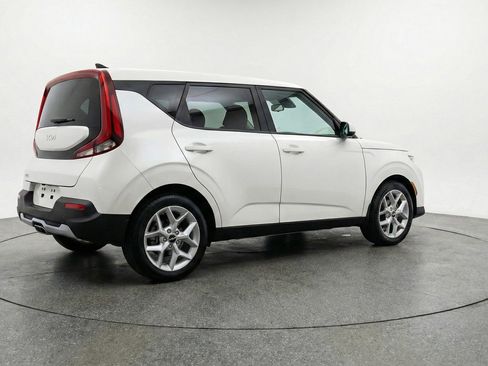Used 2025 Kia Soul LX w/ LX Technology Package FWD image 9