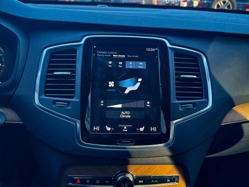 Used 2022 Volvo XC90 T6 Momentum image 29