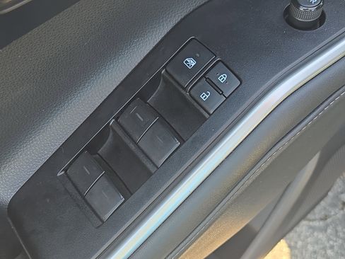 Used 2022 Toyota Highlander XLE image 17