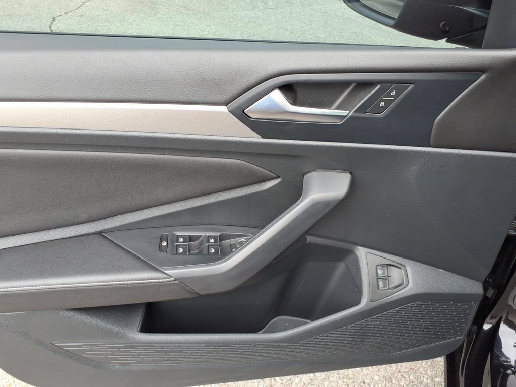 Used 2024 Volkswagen Jetta Sport FWD image 3