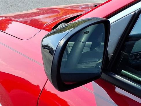 Used 2023 Jeep Compass Latitude image 24