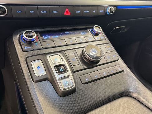 Used 2024 Hyundai Palisade Limited FWD image 19