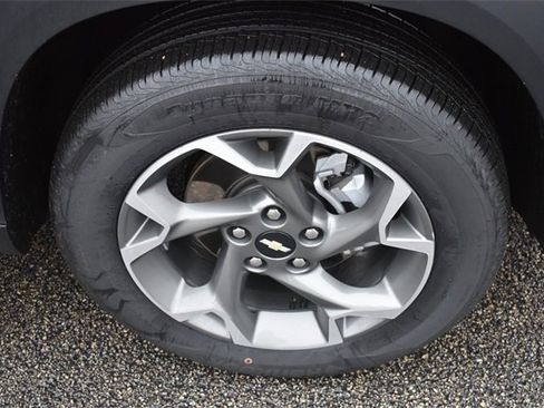 Used 2024 Chevrolet Trax LT w/ Driver Confidence Package image 11