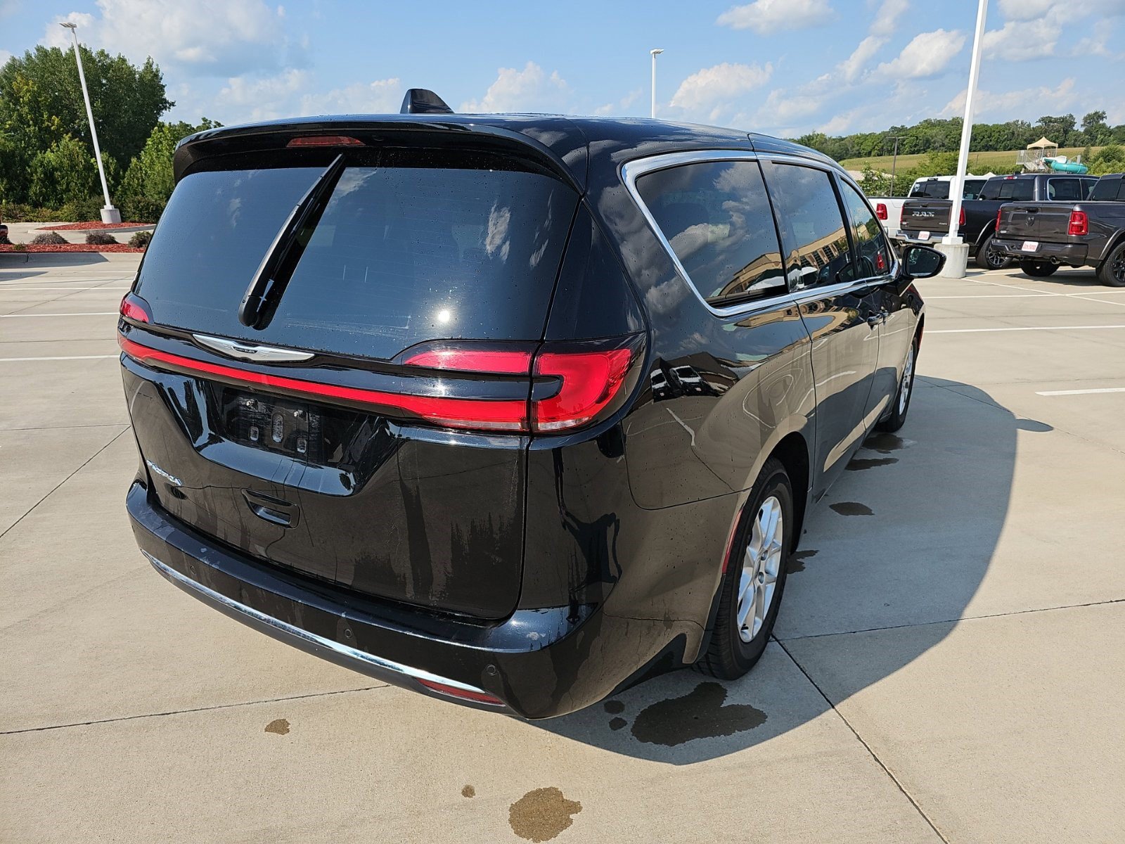 Used 2025 Chrysler Pacifica Select FWD image 6