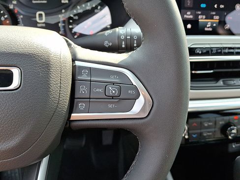 Certified 2025 Jeep Compass Limited AWD/4WD image 10