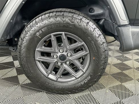 Used 2024 Jeep Wrangler Sport S image 34