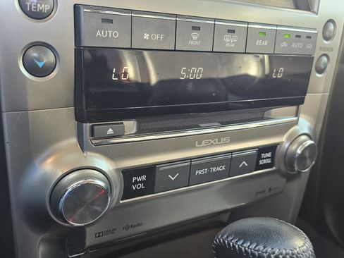 Used 2014 Lexus GX 460 w/ Premium Package image 37