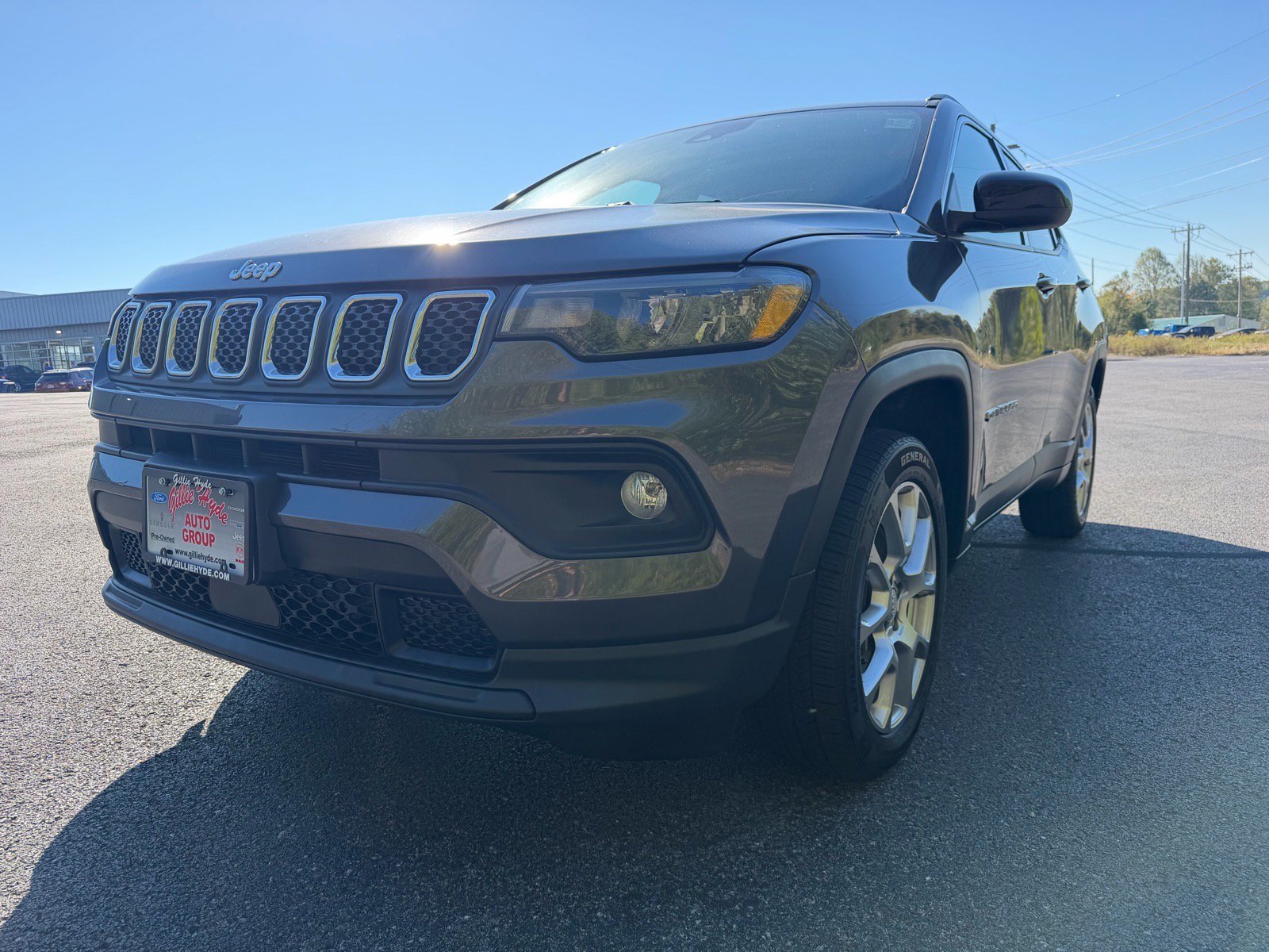 Used 2023 Jeep Compass Latitude w/ Sun and Sound Group AWD/4WD image 6