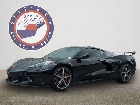 Used 2022 Chevrolet Corvette Stingray Premium Cpe w/ Z51 Performance Package RWD image 2