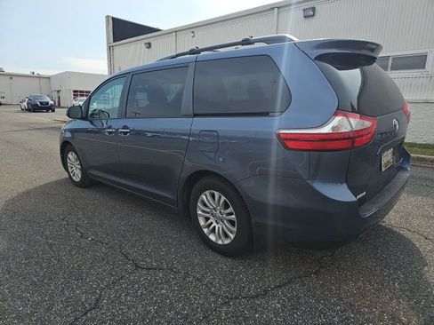 Used 2015 Toyota Sienna XLE image 4