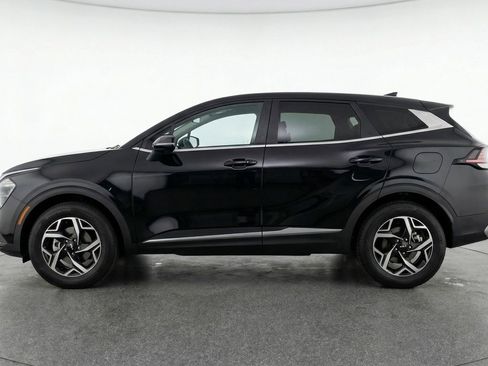 Used 2025 Kia Sportage LX image 5