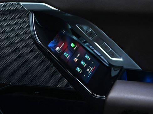 Certified 2024 BMW i7 eDrive50 image 25