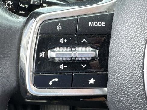 Used 2023 Kia Carnival SX Prestige image 33