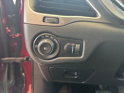 Used 2019 Jeep Cherokee Latitude w/ Popular Appearance Group image 19