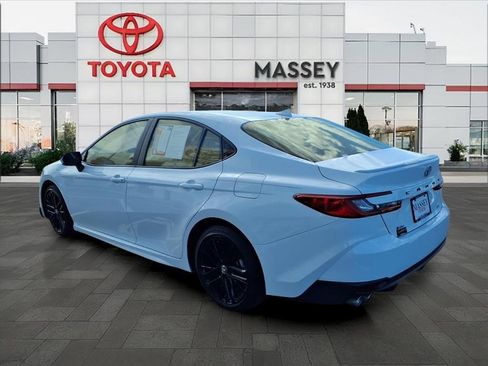 Used 2025 Toyota Camry SE w/ Convenience Package image 5