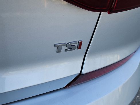 Used 2018 Volkswagen Passat 2.0T SE image 12