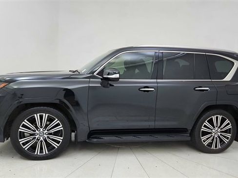 Used 2024 Lexus LX 600 4WD w/ Luxury Package image 3