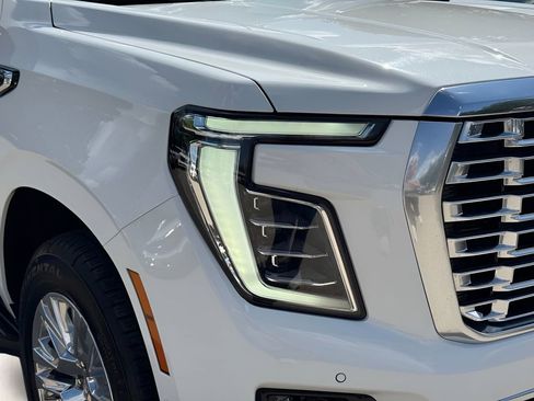 Used 2025 GMC Yukon XL Denali AWD/4WD image 9