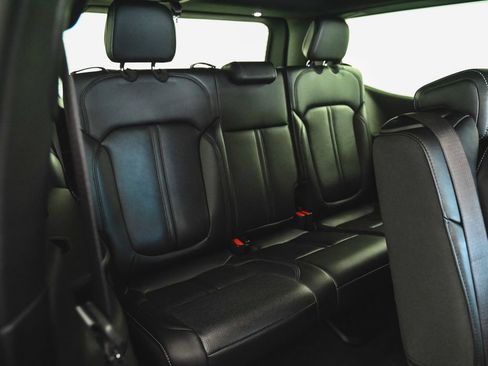 Used 2025 Jeep Wagoneer 4WD image 34