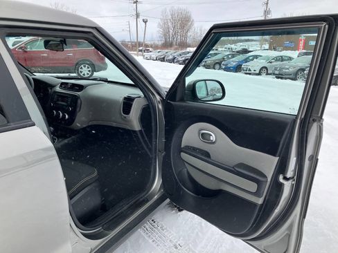 Used 2015 Kia Soul + image 13