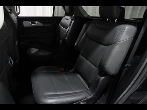 Used 2025 Ford Explorer Active w/ Active Comfort Package AWD/4WD image 19