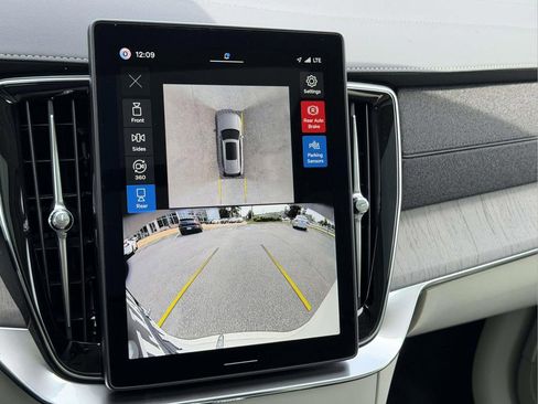 New 2026 Volvo XC90 B6 Ultra w/ Protection Package Premier AWD/4WD image 4