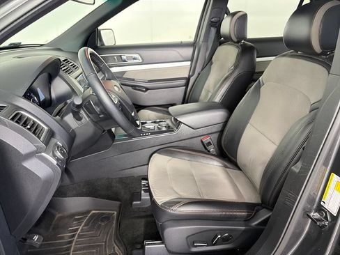 Used 2017 Ford Explorer XLT w/ Equipment Group 202A AWD/4WD image 11