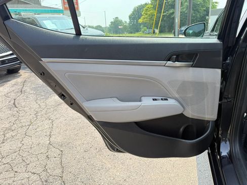 Used 2017 Hyundai Elantra Limited w/ Limited Ultimate Package 05 FWD image 12